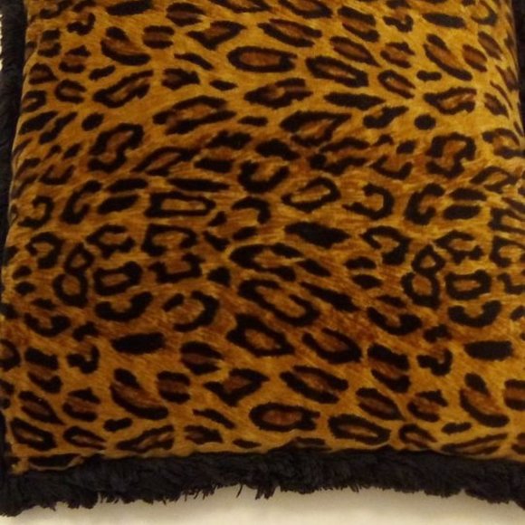 Vtg Velvet fringed leopard cheetah safari brown and black pillows set of 2 - Picture 5 of 7